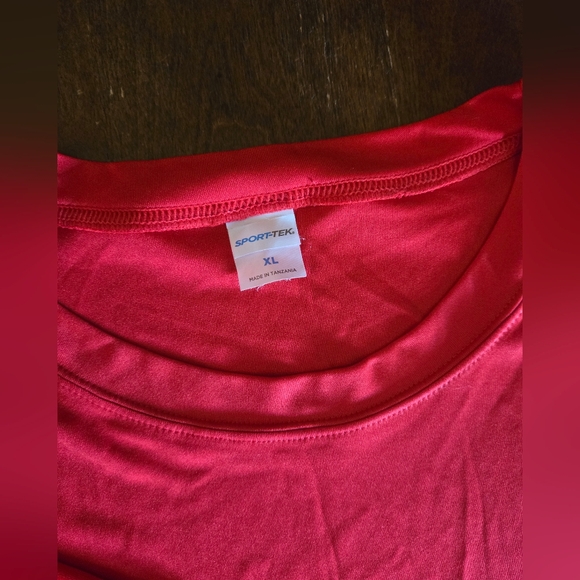 Black and Red Unisex American Red Cross T-Shirts - Picture 4 of 4